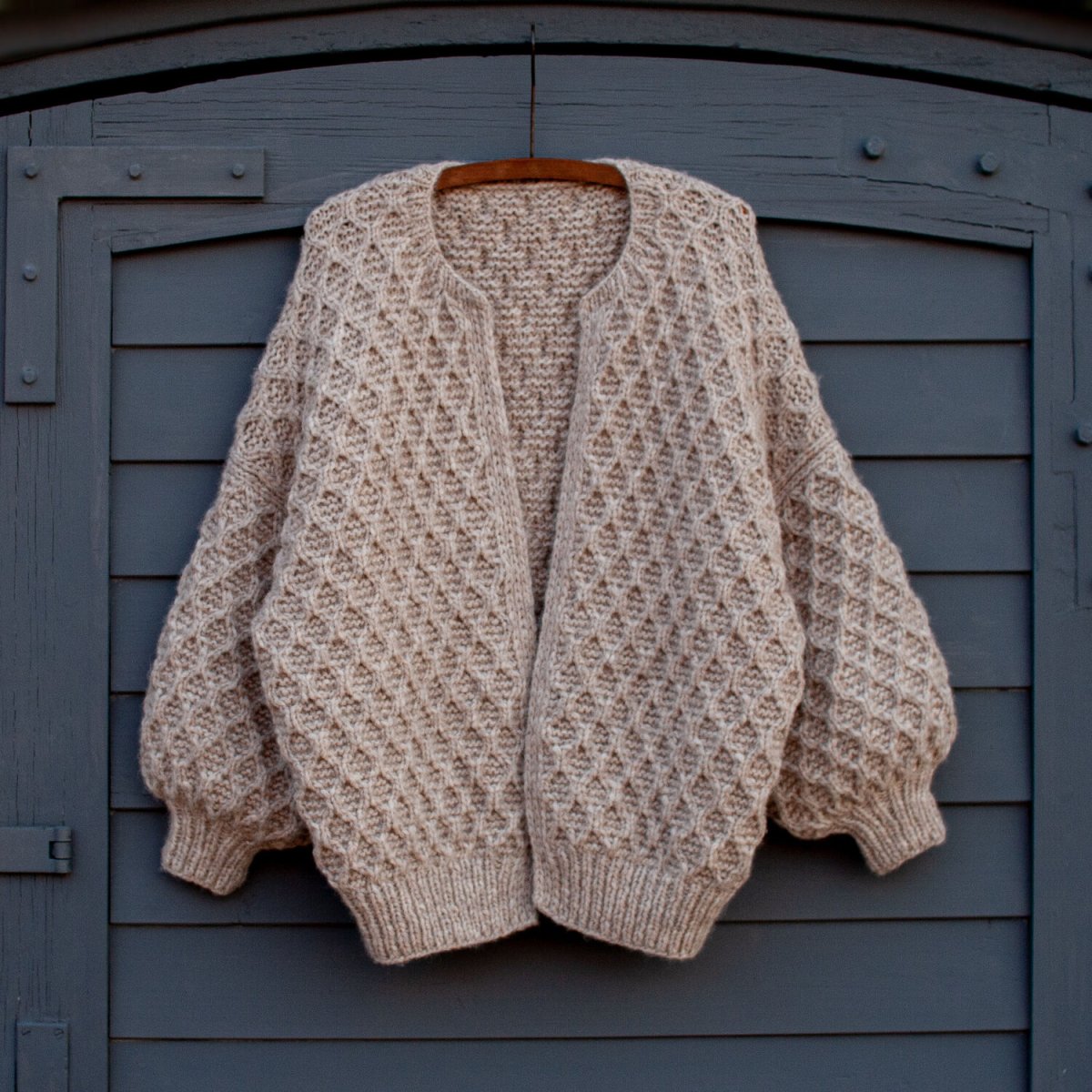 DIAMOND JACKET - English knitting pattern by Anne Ventzel